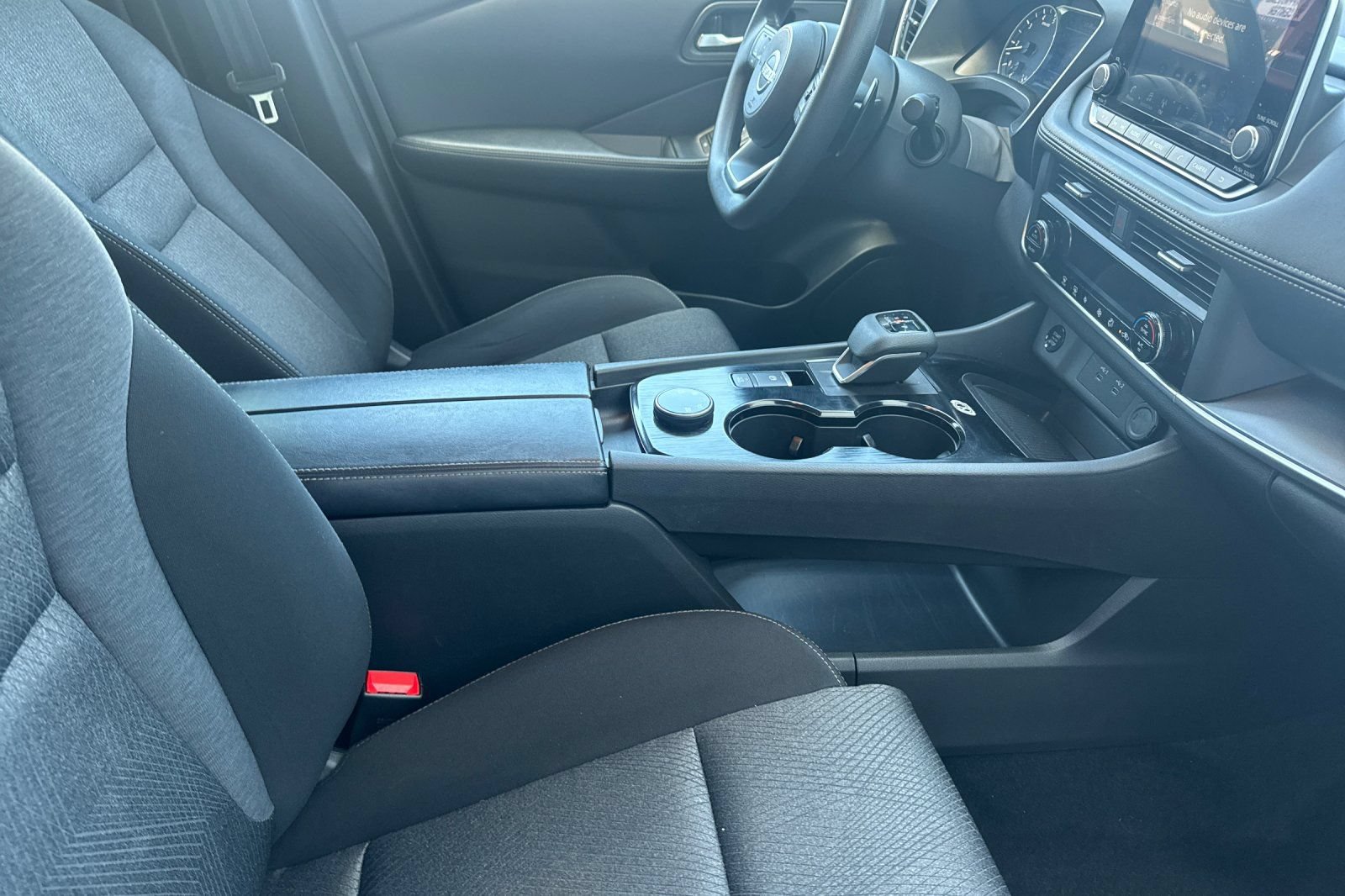 Used 2024 Nissan Rogue SV AWD/4WD image 16