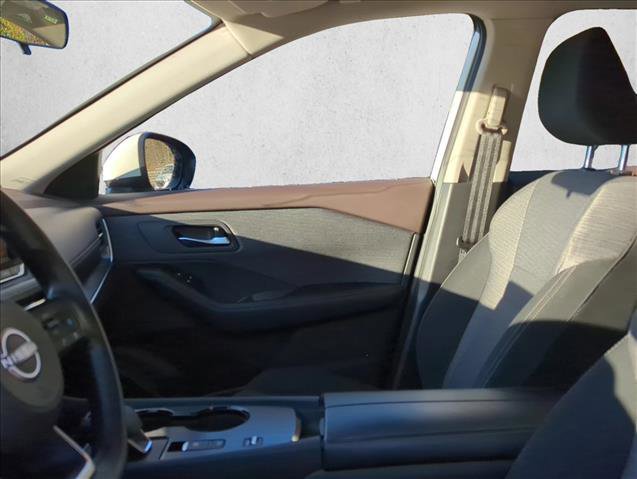 Used 2023 Nissan Rogue SV image 7