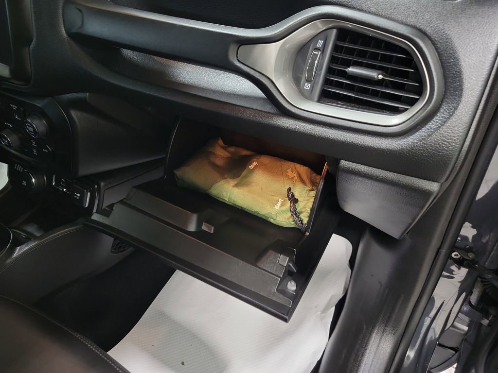 Used 2023 Jeep Renegade Limited image 29