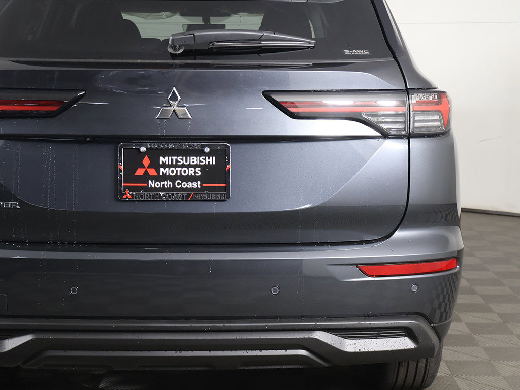 New 2026 Mitsubishi Outlander ES AWD/4WD image 16