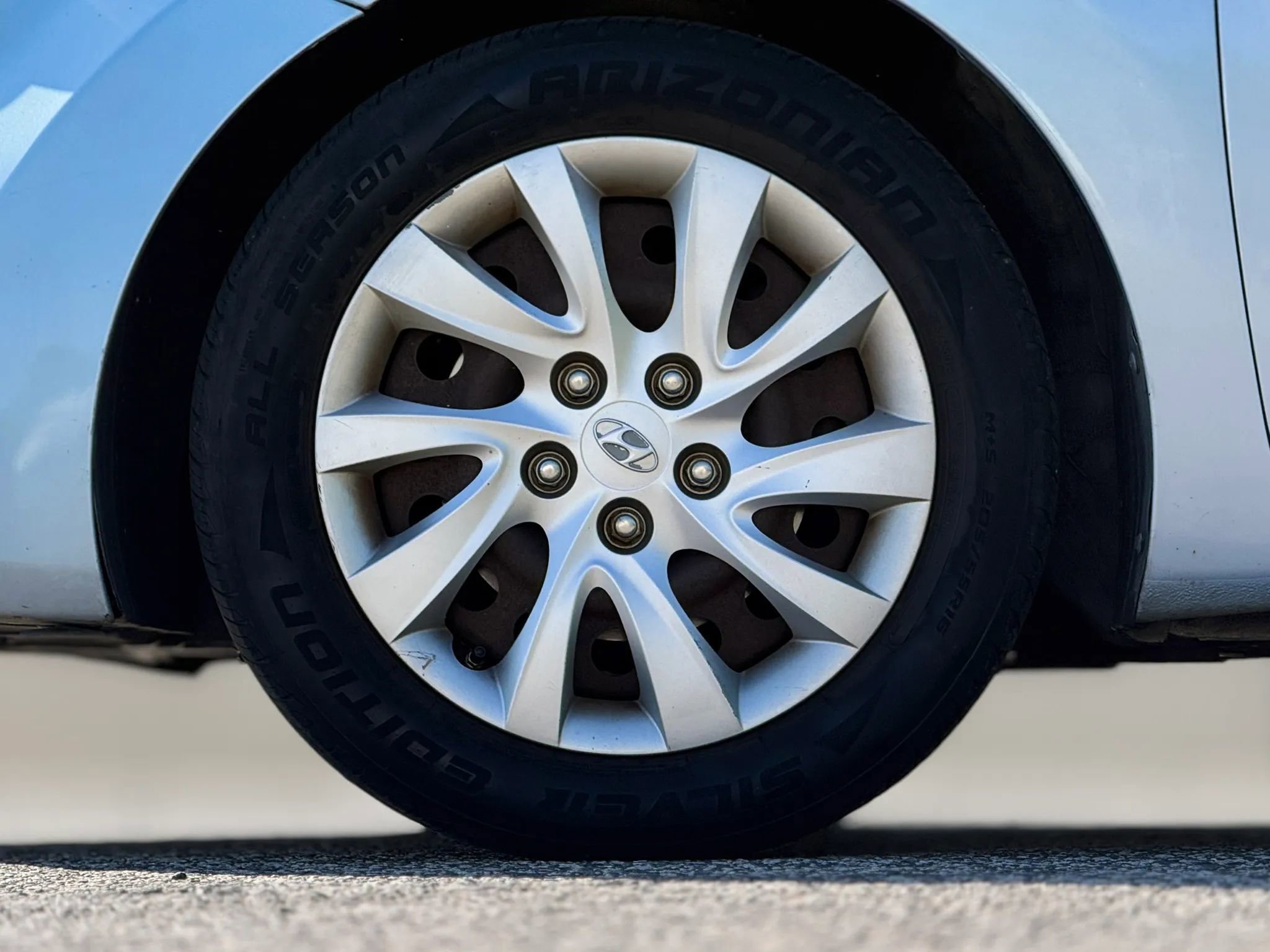 Used 2012 Hyundai Elantra GLS image 29