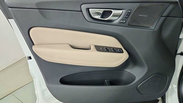 New 2026 Volvo XC60 T8 Plus w/ Climate Package PRO AWD/4WD image 9