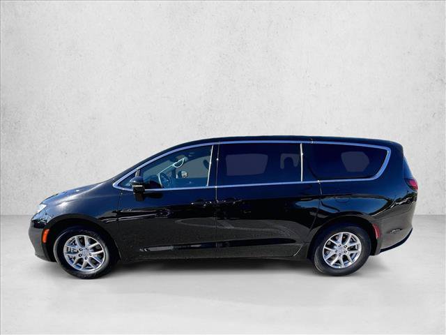 Used 2026 Chrysler Pacifica Select FWD image 6