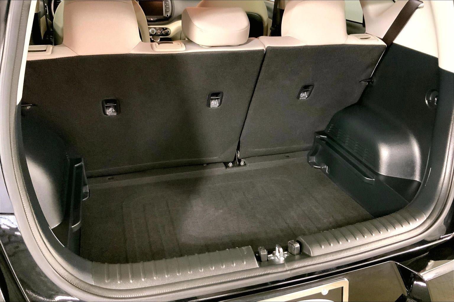 Used 2025 Kia Soul LX FWD image 30
