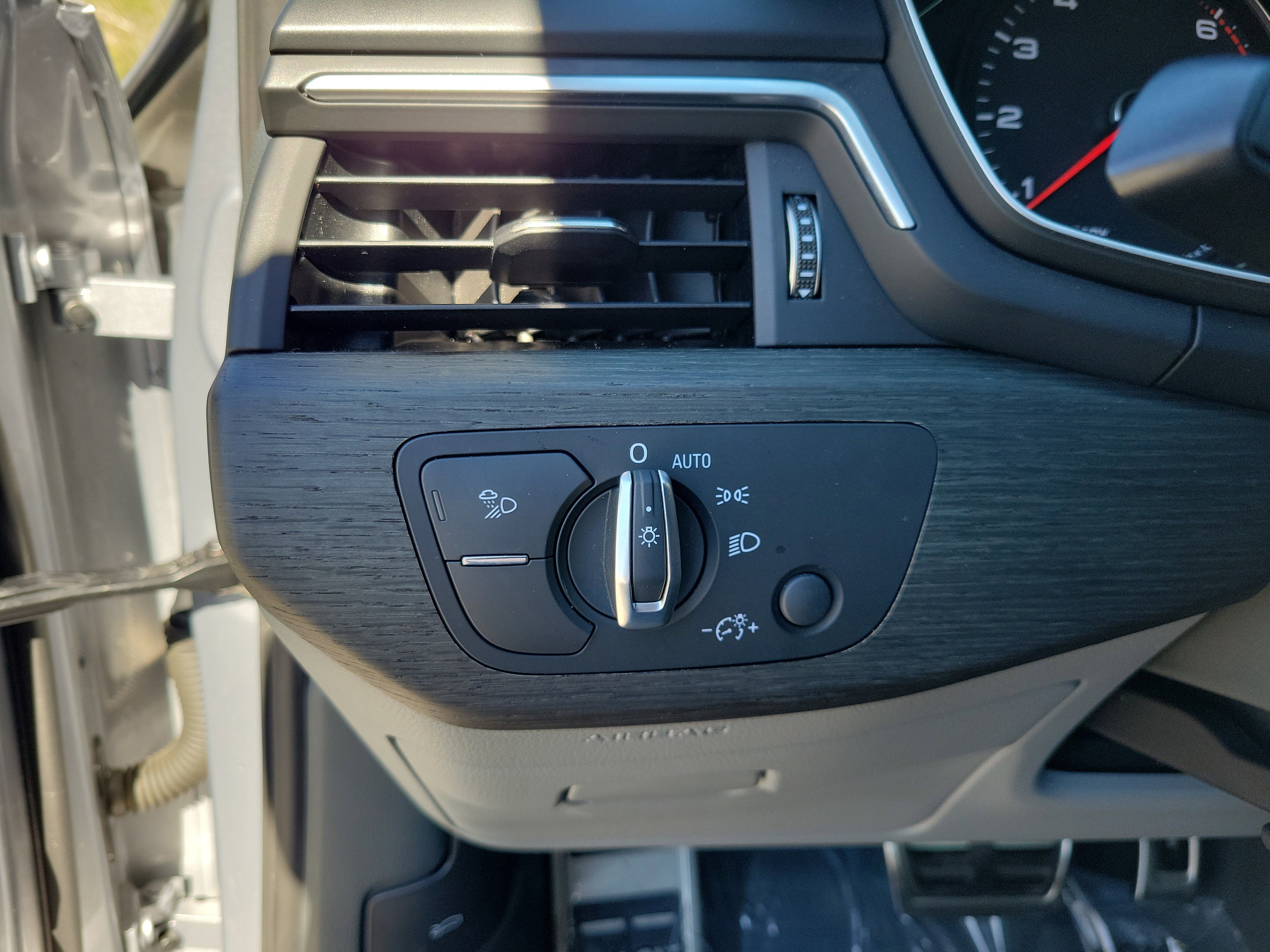 Used 2019 Audi A4 2.0T Premium image 28