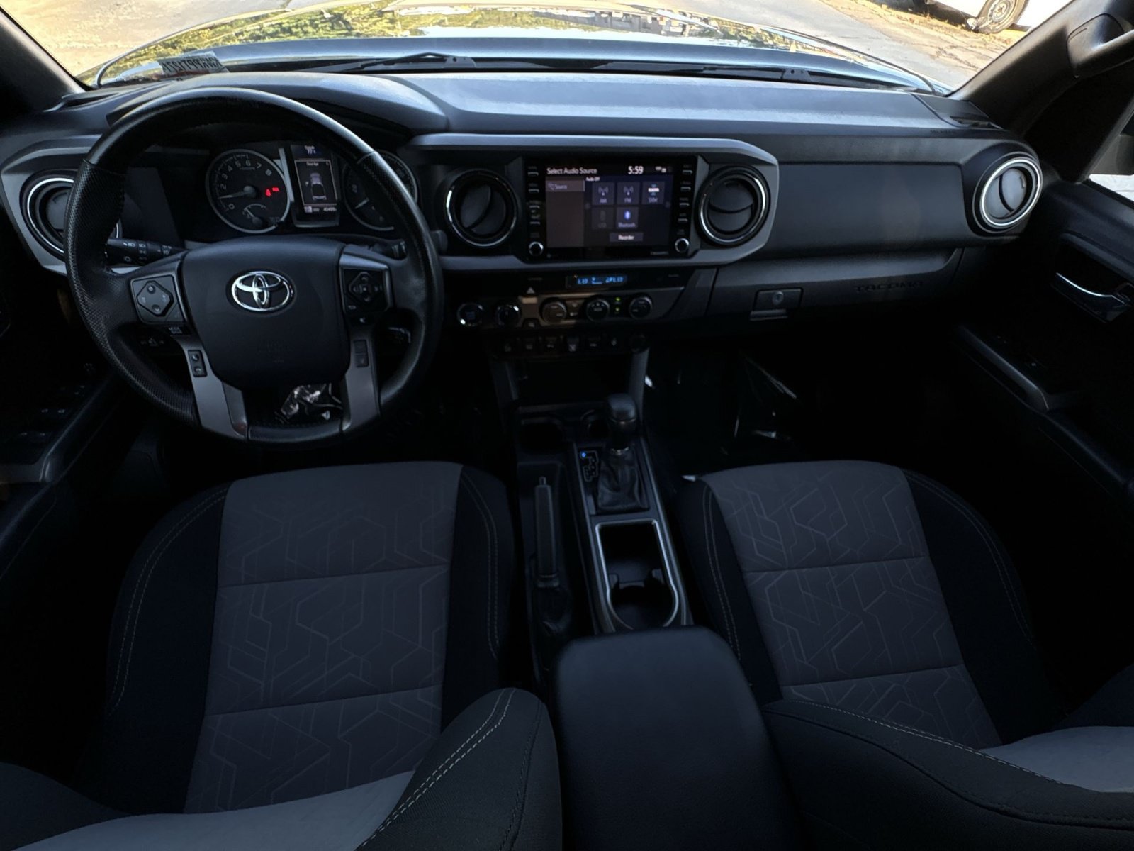 Used 2023 Toyota Tacoma TRD Off-Road w/ Technology Package AWD/4WD image 31