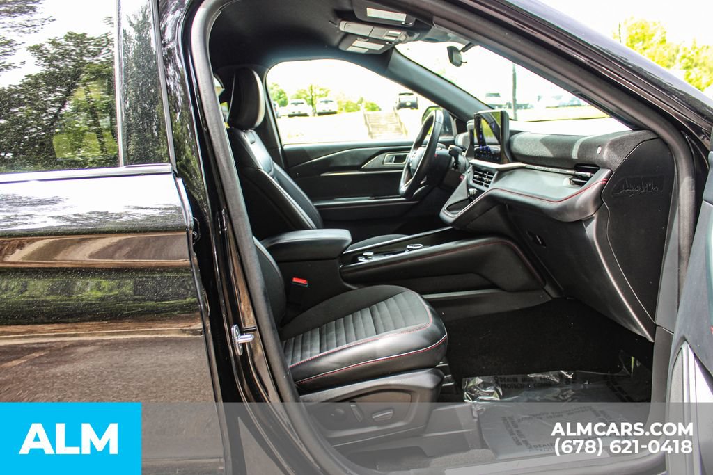 Used 2025 Ford Explorer ST-Line w/ ST-Line Street Pack AWD/4WD image 22