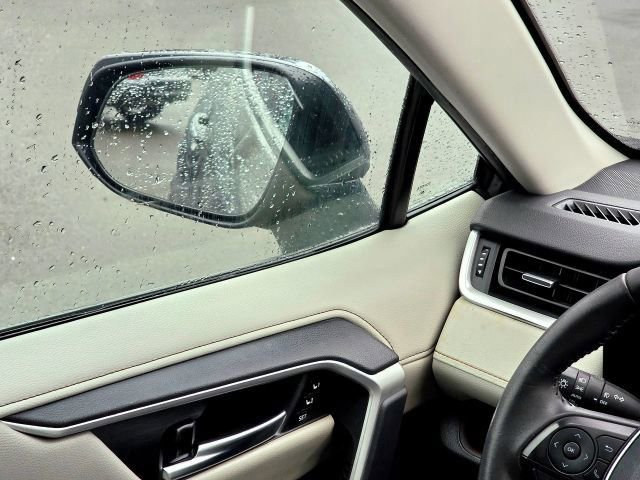 Used 2019 Toyota RAV4 Limited image 15