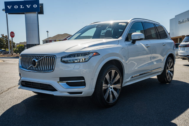 Certified 2024 Volvo XC90 T8 Ultimate w/ Lounge Package AWD/4WD image 3