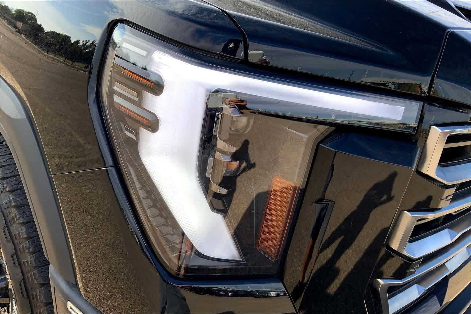 Used 2025 GMC Sierra 2500 AT4 w/ AT4 Premium Plus Package image 28