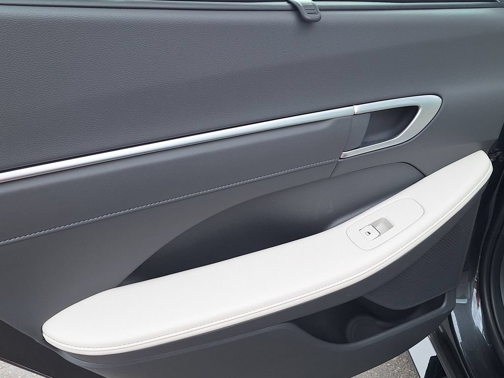 New 2025 Hyundai Sonata Limited FWD image 13