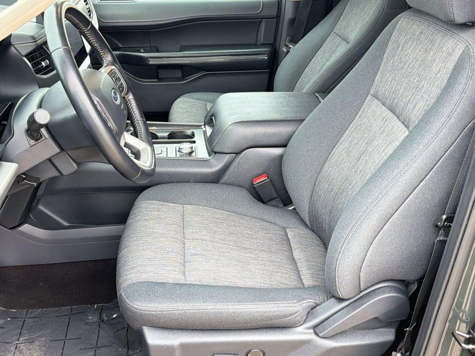 Used 2022 Ford Expedition XLT image 5