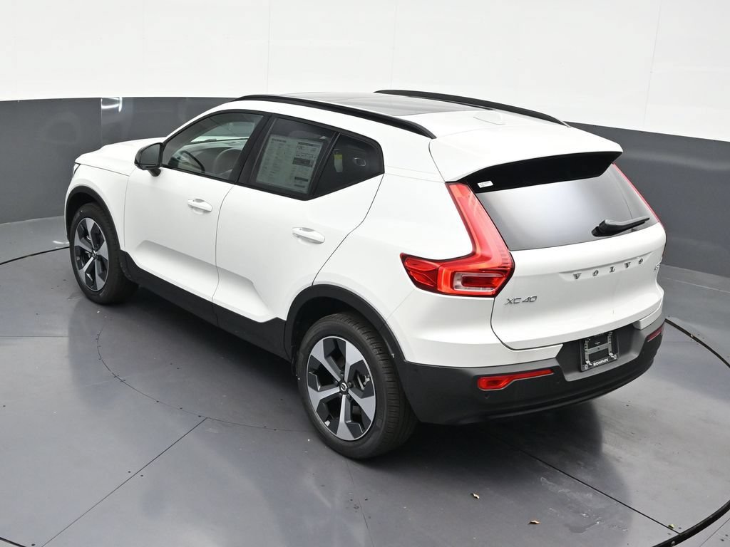 New 2026 Volvo XC40 B5 Plus w/ Climate Package AWD/4WD image 16