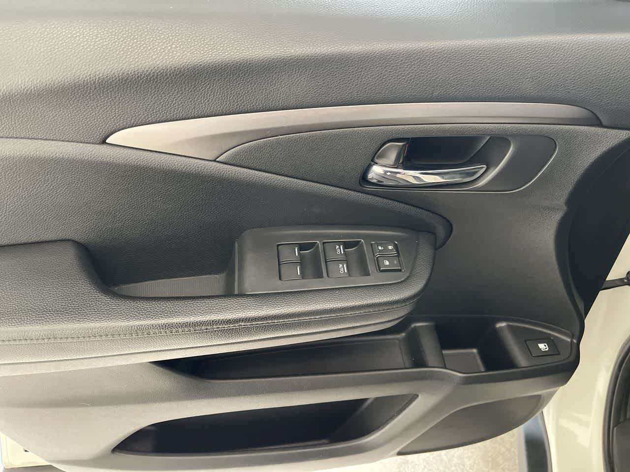 Used 2017 Honda Pilot EX image 13