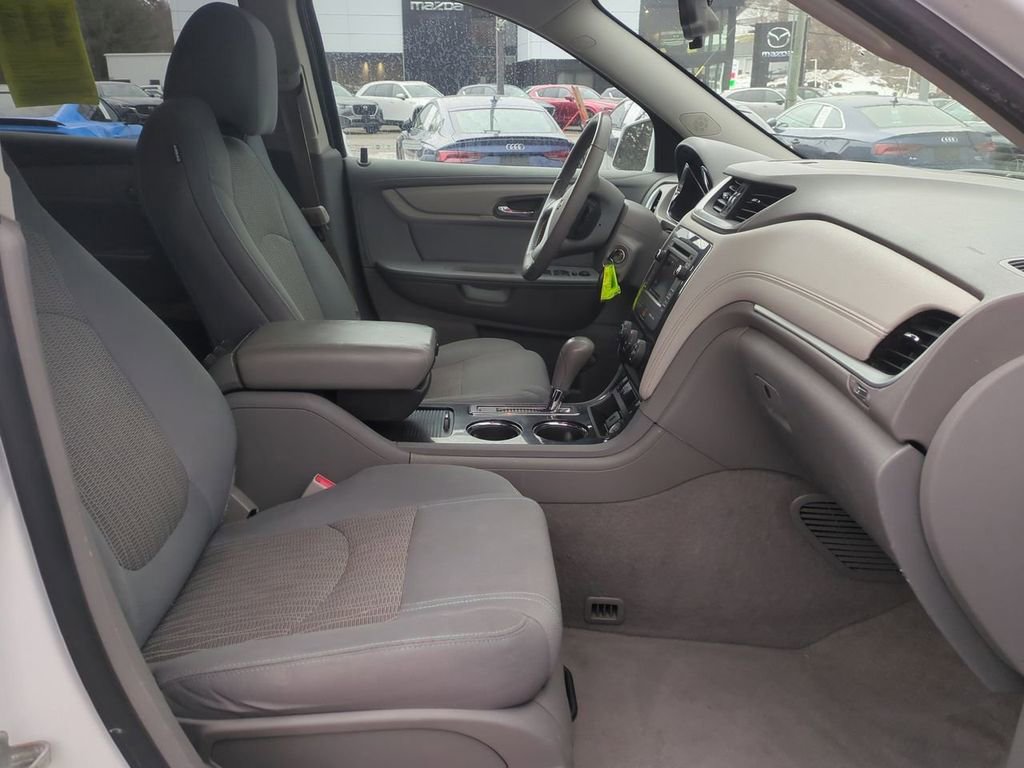 Used 2017 Chevrolet Traverse LT image 27