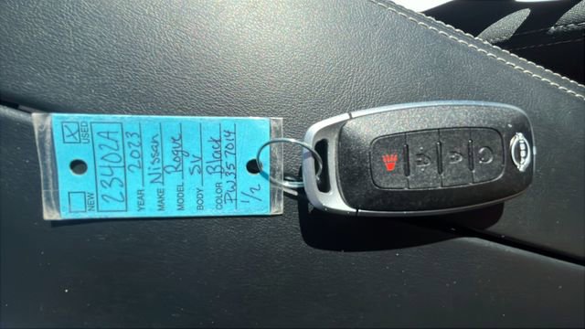 Used 2023 Nissan Rogue SV image 28