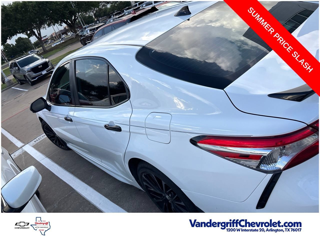 Used 2020 Toyota Camry SE FWD image 10