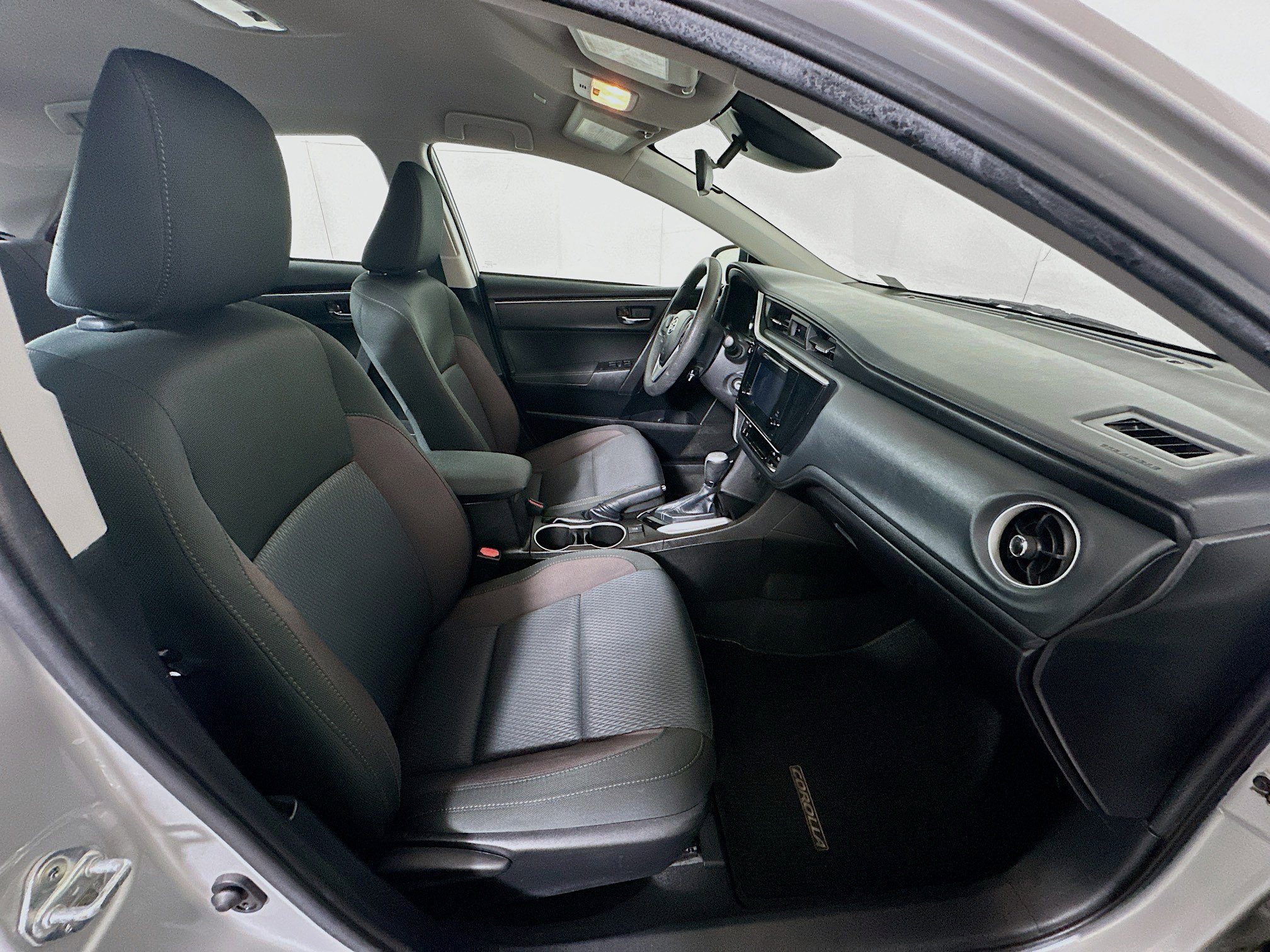 Used 2019 Toyota Corolla LE FWD image 30