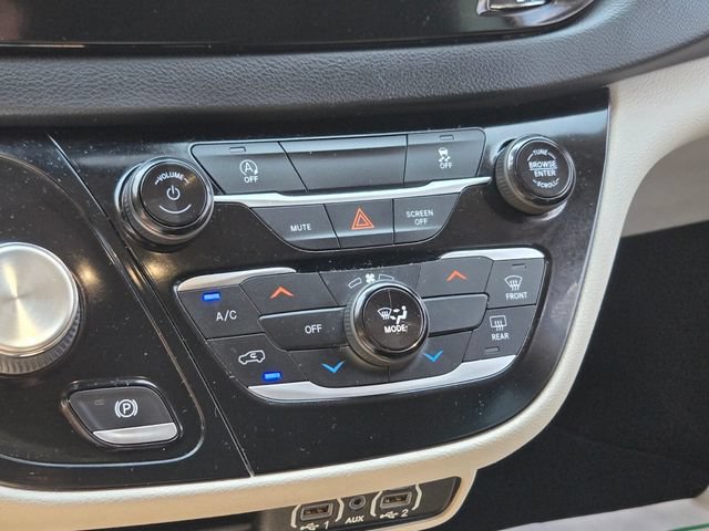 Used 2023 Chrysler Voyager LX FWD image 27