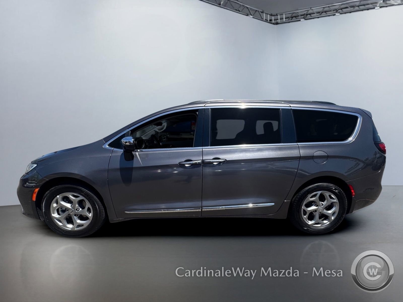 Used 2023 Chrysler Pacifica Limited FWD image 7