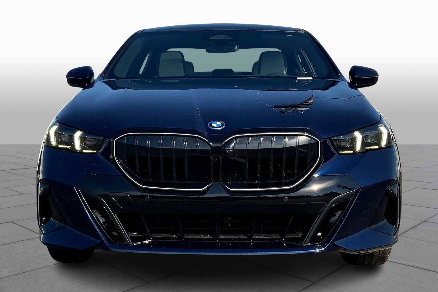 New 2026 BMW 550e xDrive w/ Premium Package image 3