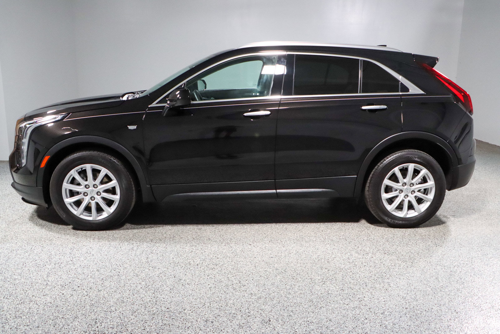 Used 2023 Cadillac XT4 Luxury w/ Cold Weather Package AWD/4WD image 10