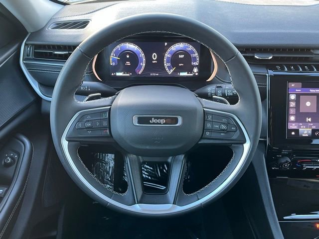 Used 2023 Jeep Grand Cherokee Laredo image 11