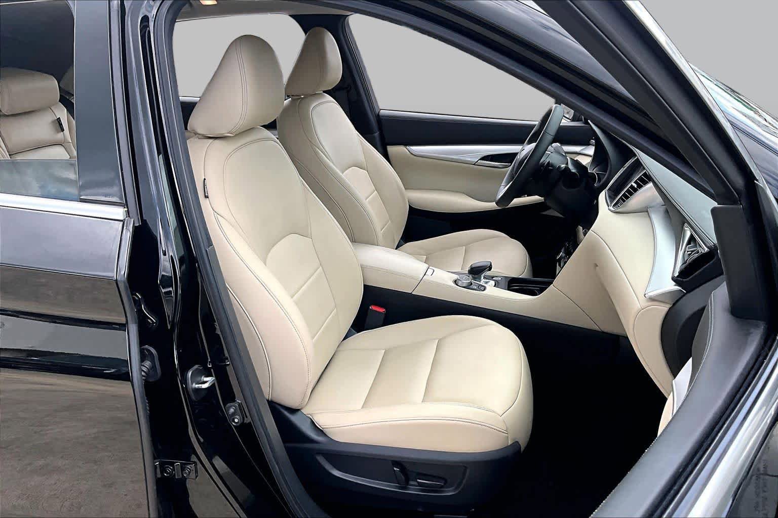Used 2020 INFINITI QX50 Luxe w/ Navigation Package FWD image 9