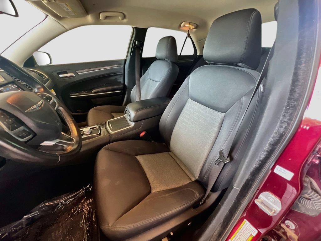 Used 2020 Chrysler 300 Touring RWD image 20