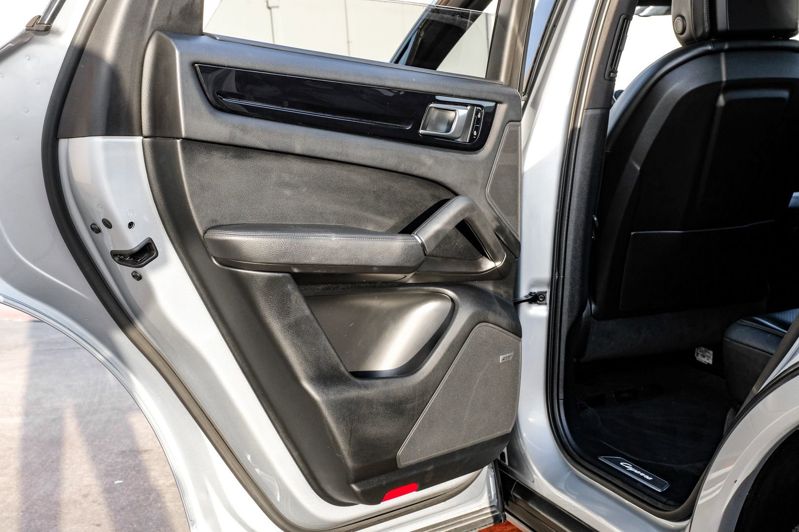 Used 2020 Porsche Cayenne image 42