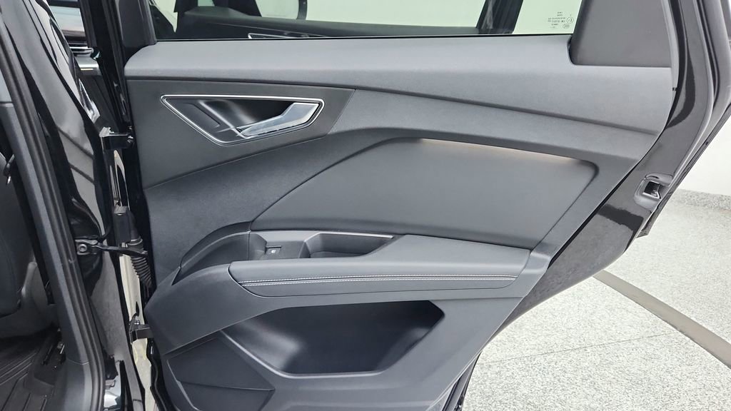 Used 2024 Audi Q4 e-tron Premium w/ Convenience Package image 34