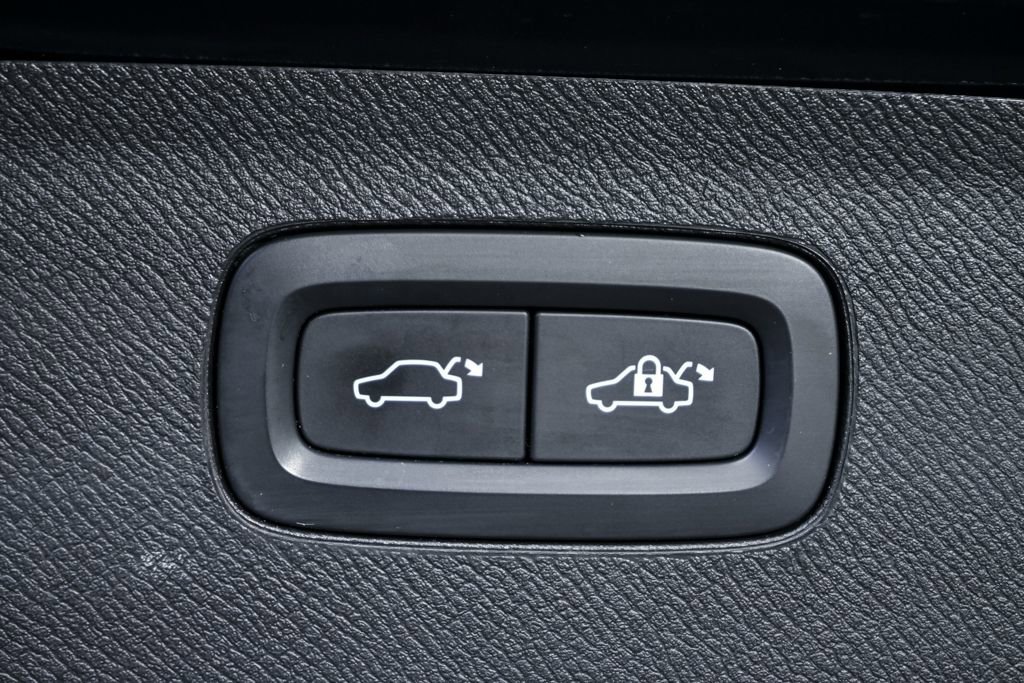 Certified 2023 Volvo XC90 B5 Plus image 34