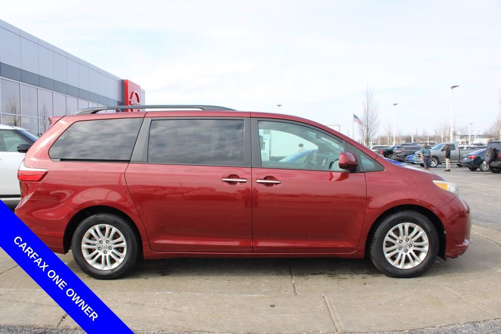 Used 2015 Toyota Sienna XLE image 6