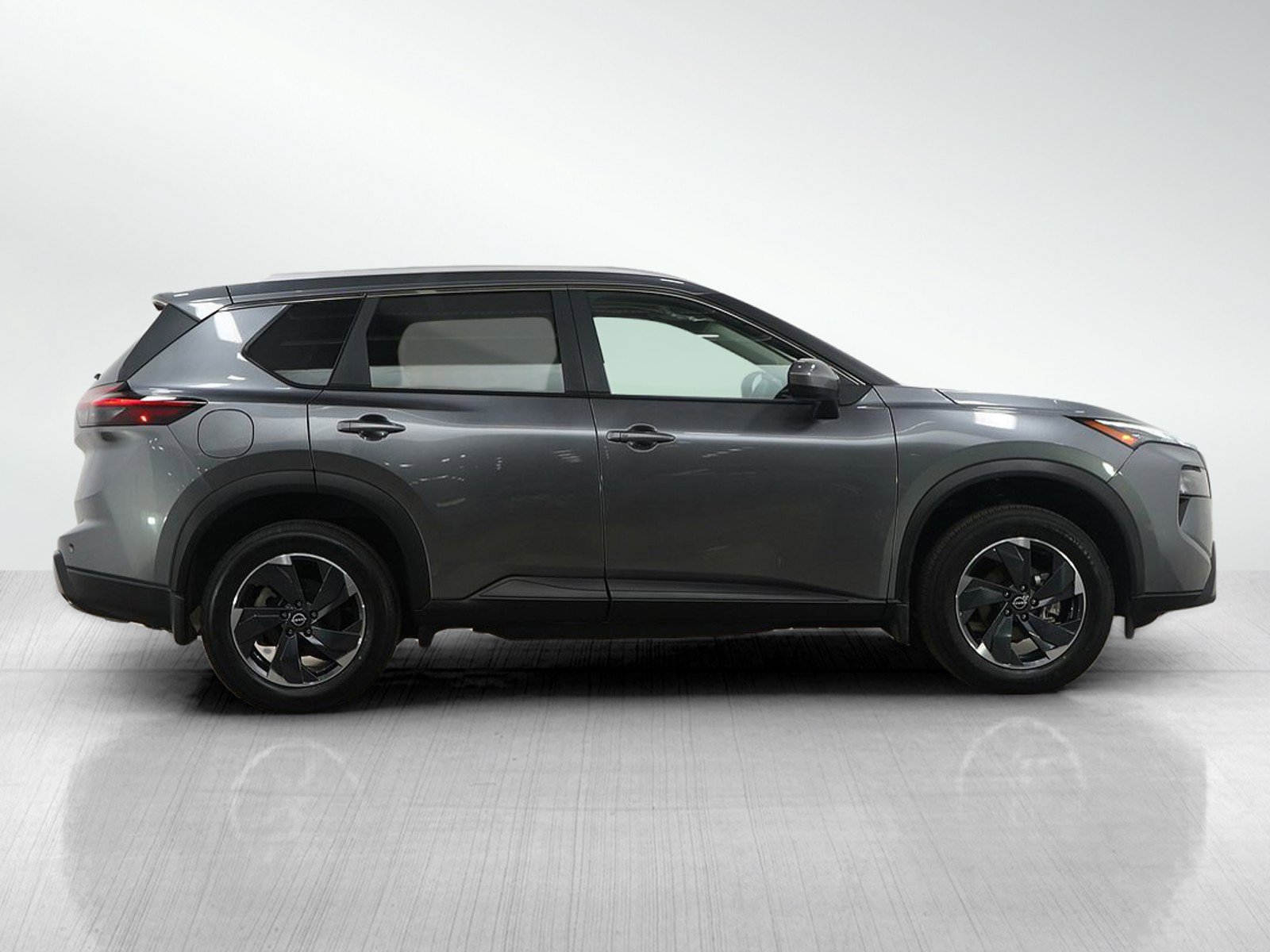 Used 2024 Nissan Rogue SV w/ SV Premium Package image 6