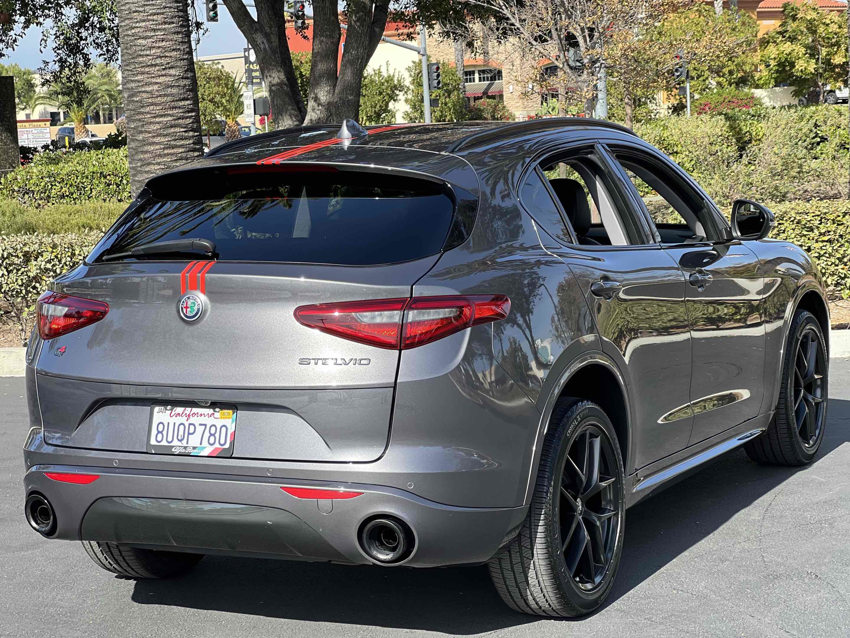 Used 2020 Alfa Romeo Stelvio Ti w/ Nero Edizione image 24