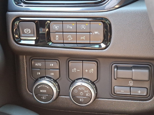New 2026 GMC Yukon AT4 w/ AT4 Premium Plus Package AWD/4WD image 20