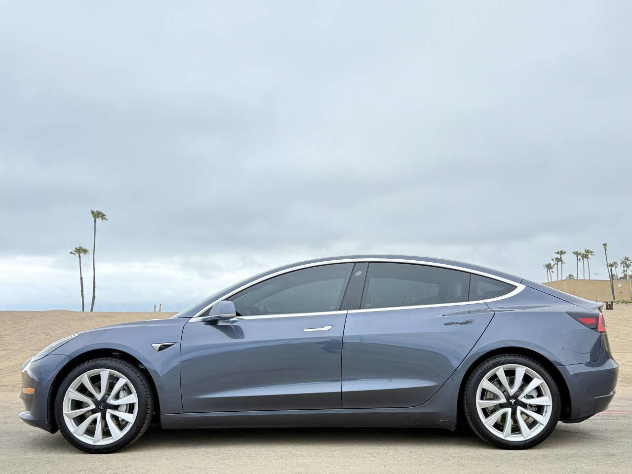 Used 2020 Tesla Model 3 Standard Range Plus image 2