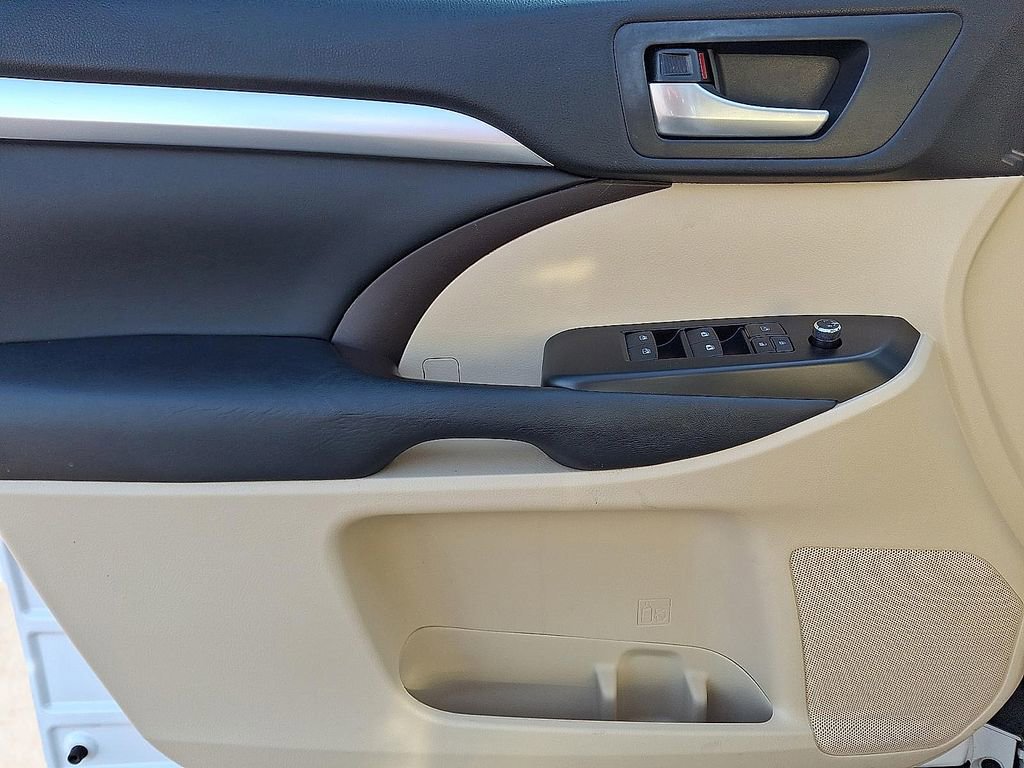 Used 2014 Toyota Highlander XLE image 13