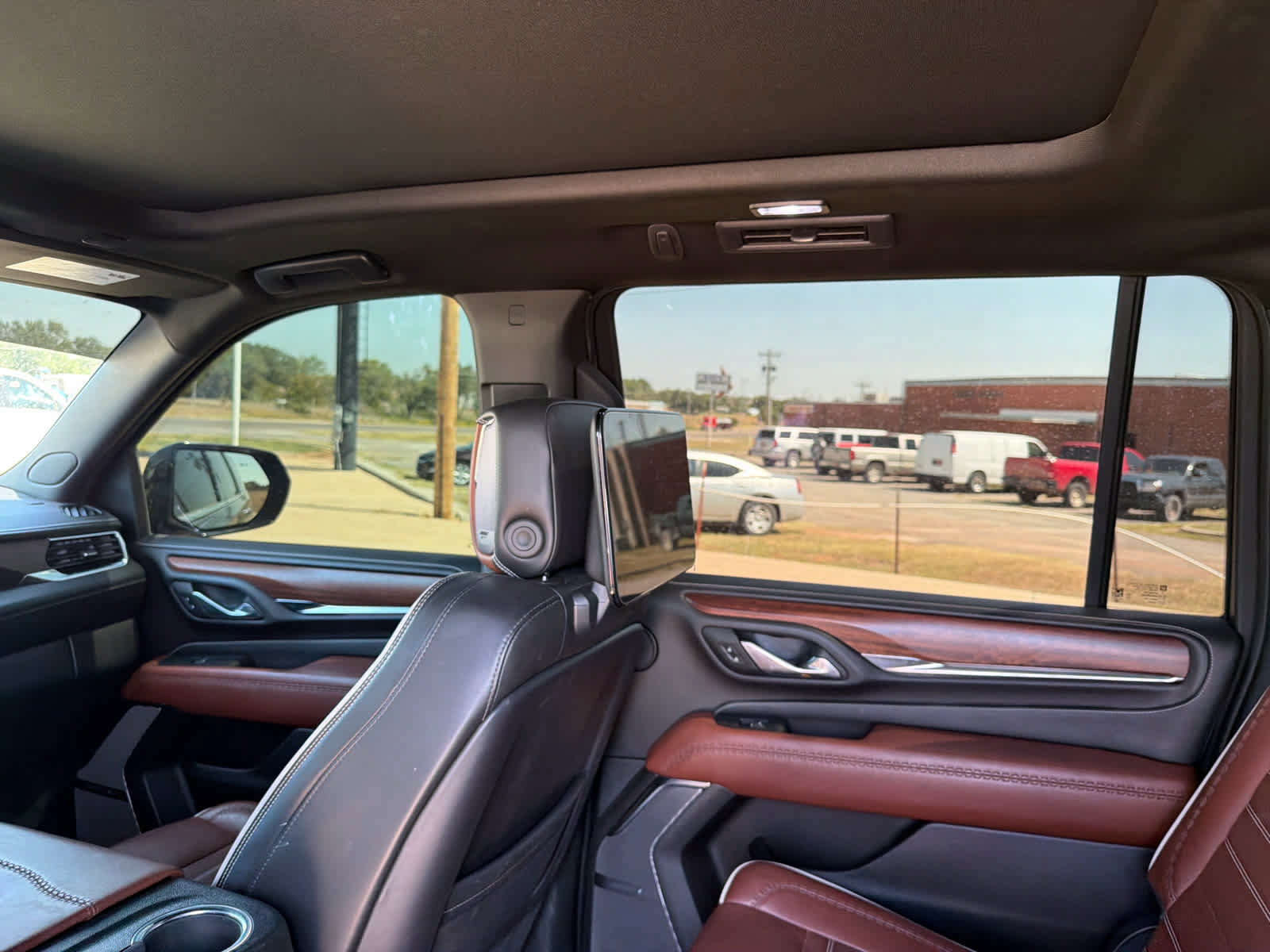 Used 2023 GMC Yukon XL Denali Ultimate AWD/4WD image 13