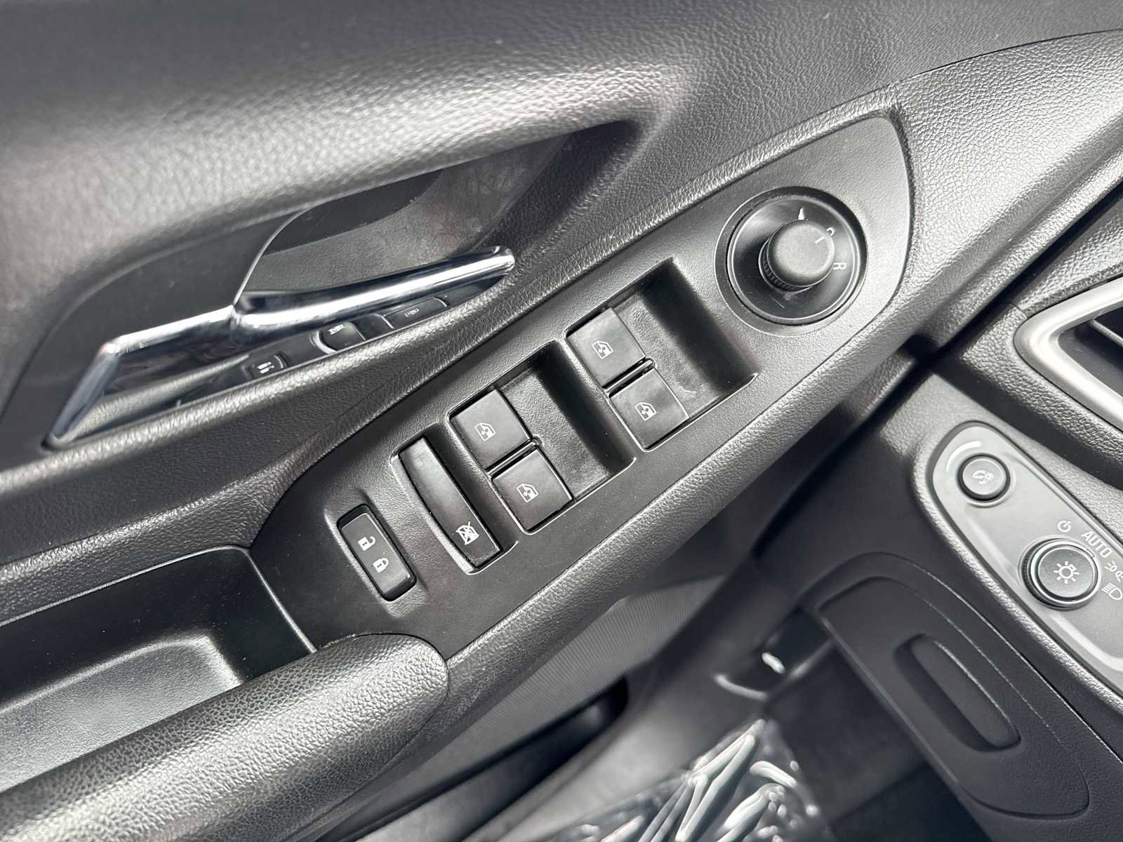 Used 2021 Chevrolet Trax LT AWD/4WD image 15