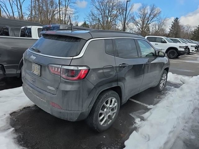Used 2022 Jeep Compass Latitude image 3