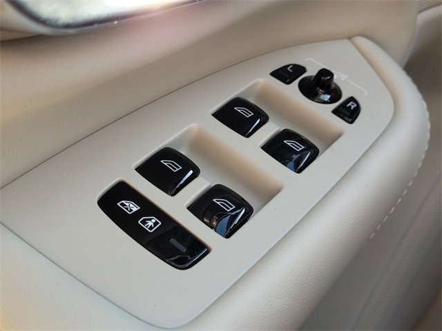 Certified 2025 Volvo XC90 T8 Plus image 30