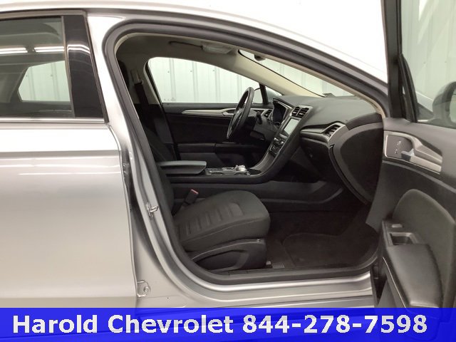 Used 2020 Ford Fusion SE image 11