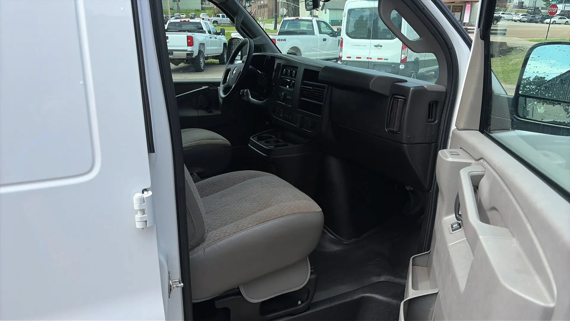 Used 2021 Chevrolet Express 2500 RWD image 9