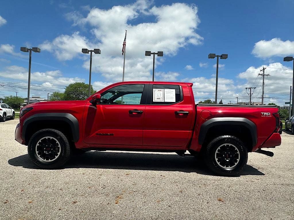 Certified 2025 Toyota Tacoma TRD Off-Road AWD/4WD image 2