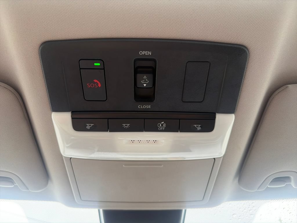 Used 2025 Nissan Altima 2.5 SL FWD image 35