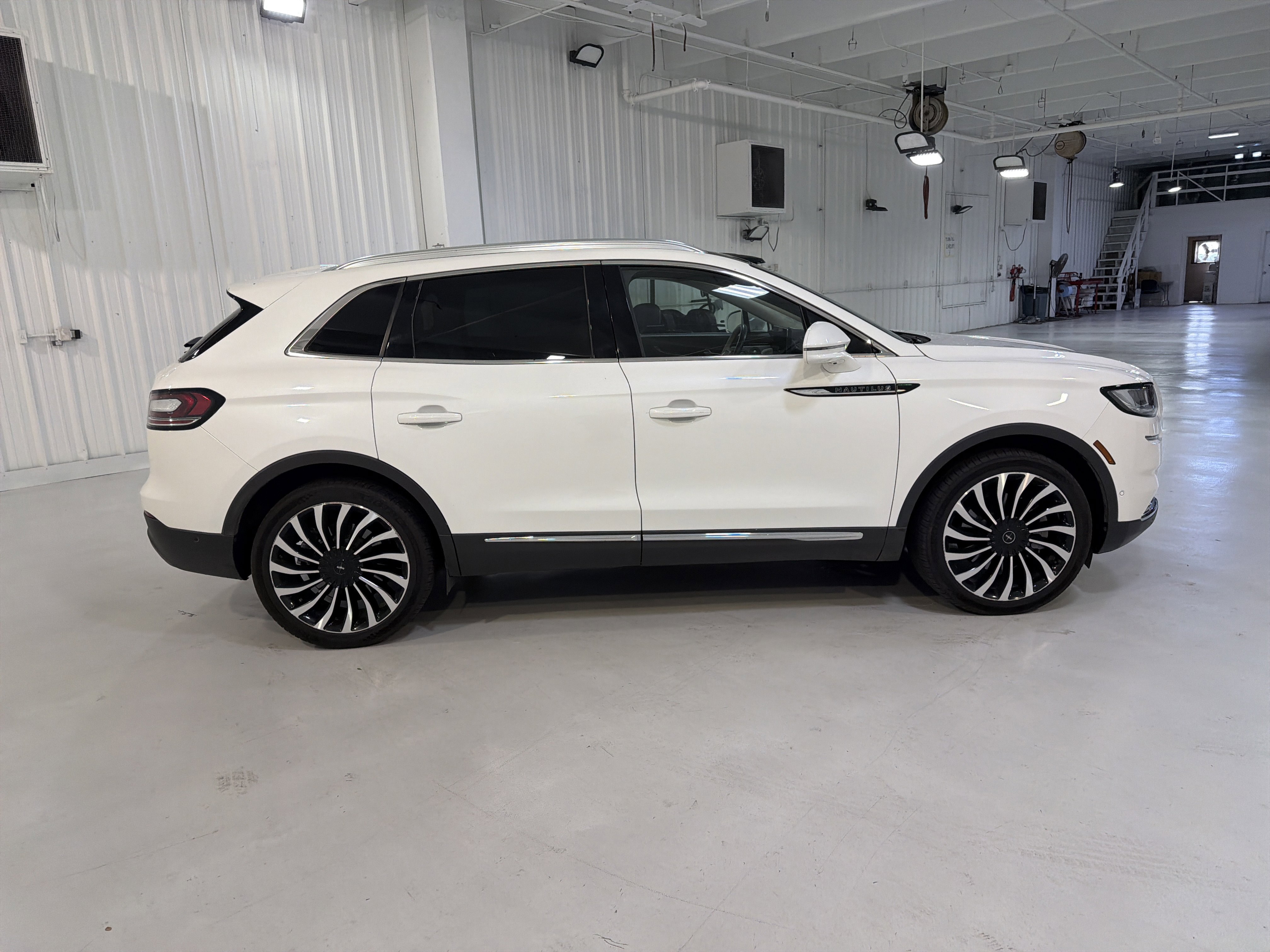 Used 2021 Lincoln Nautilus Black Label w/ Cargo Utility Package AWD/4WD image 5