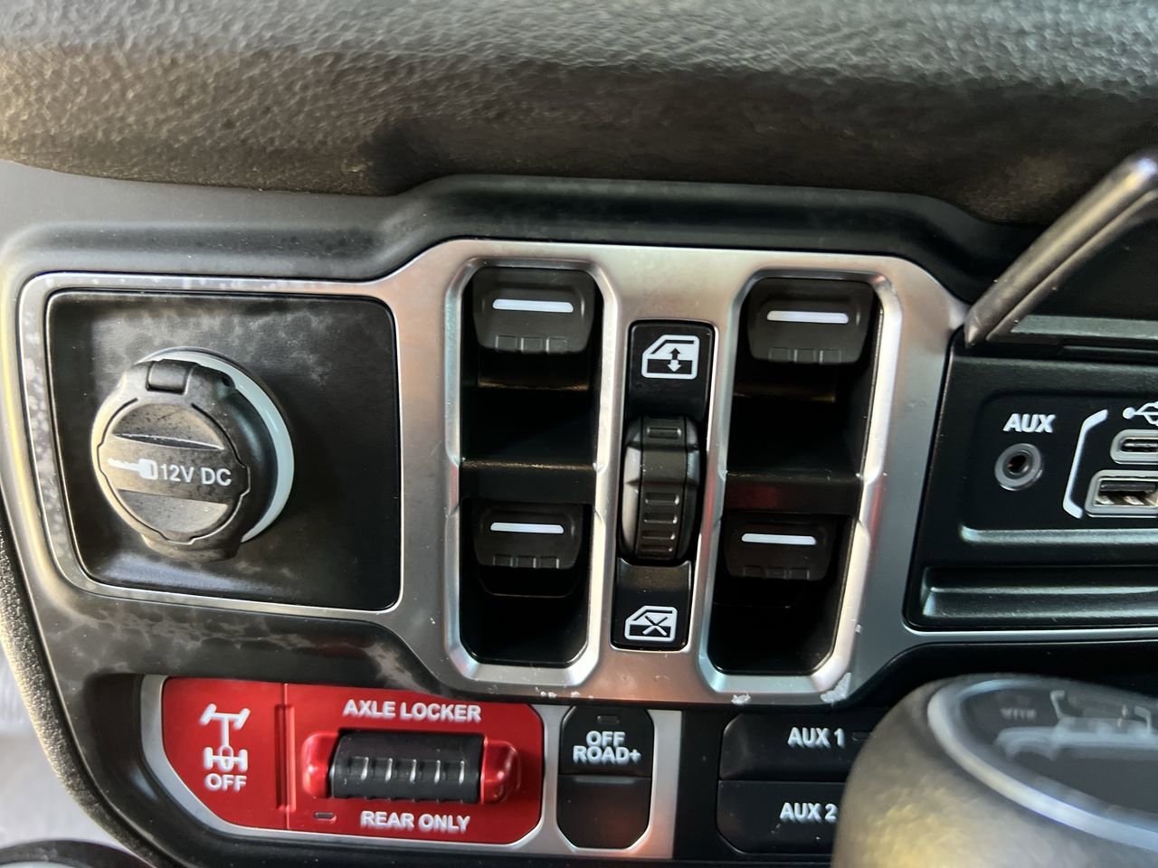 Used 2024 Jeep Gladiator Sport AWD/4WD image 18