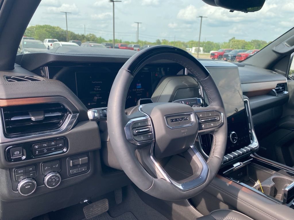 Used 2026 GMC Yukon Denali w/ Advanced Technology Package image 14