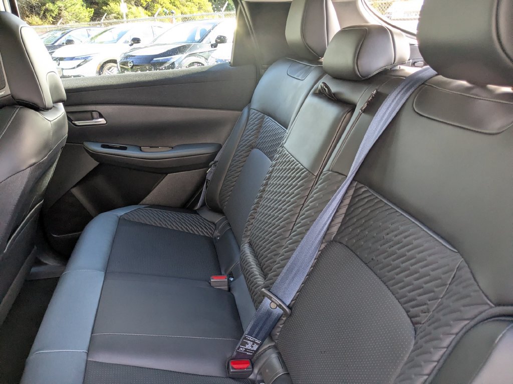 New 2026 Nissan Leaf Platinum+ w/ Cargo Package (Platinum+) FWD image 25